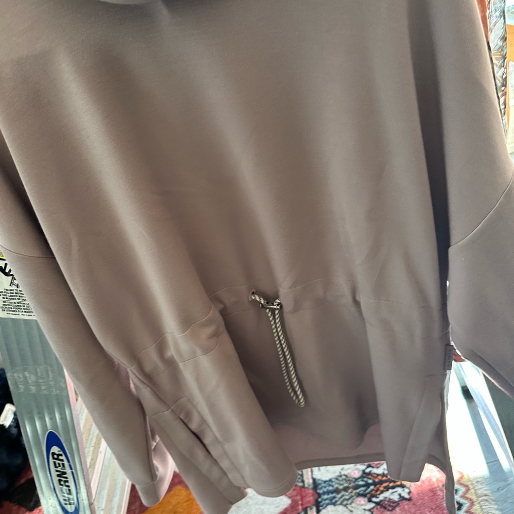 Varley Dusty Taupe Lightweight Top - Picture 2 of 5